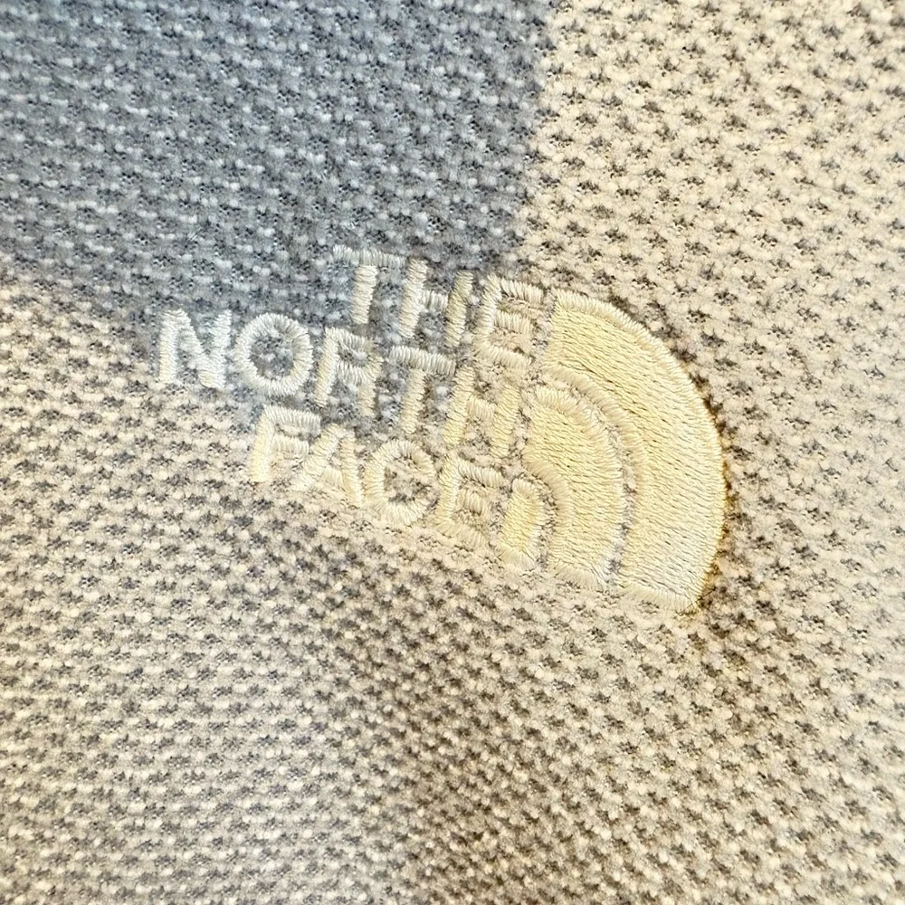 North Face Mens shirt| light grey pullover| | Size Medium #springgames#sporty